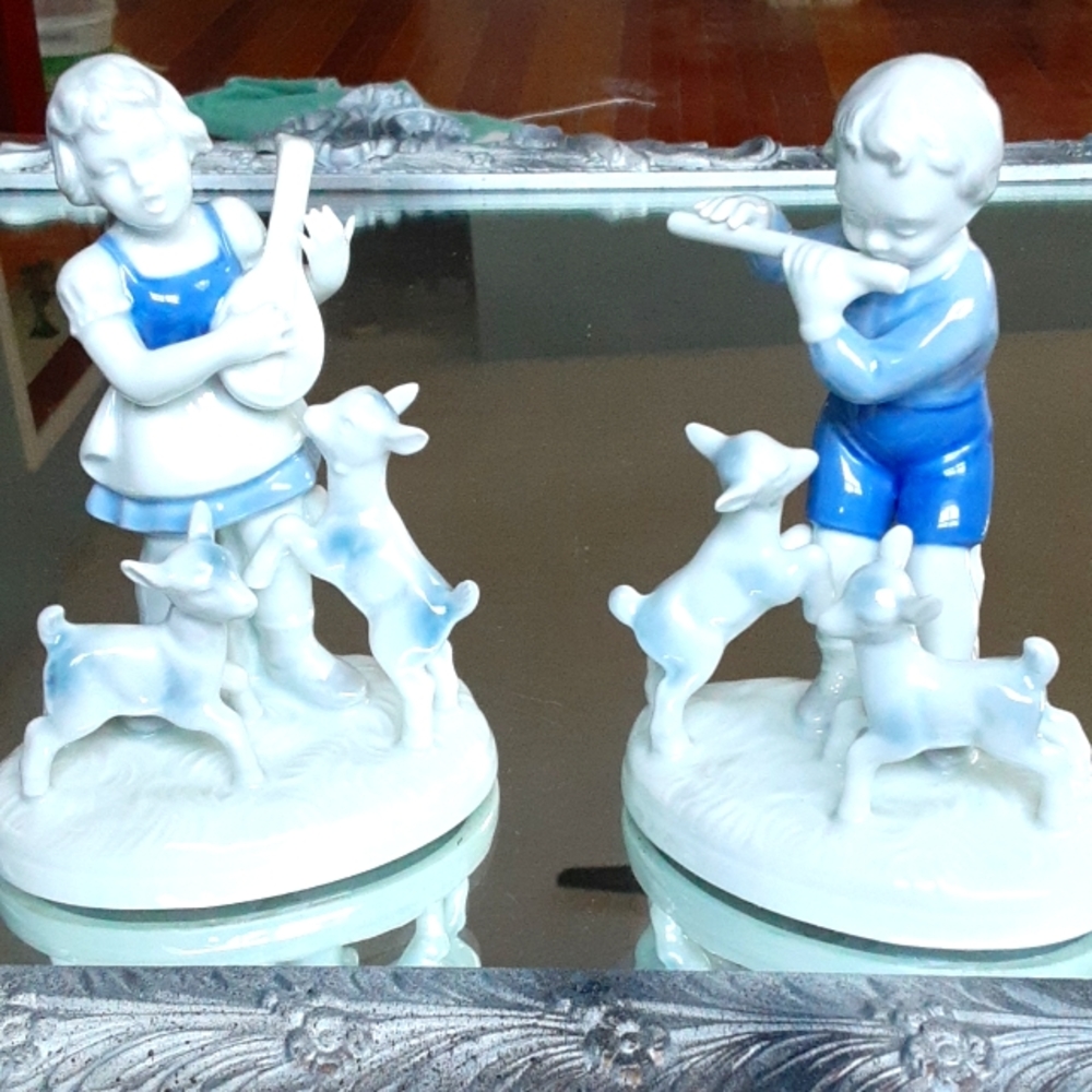 Beautiful rare boy and girl, Gerold Porcelain Buvaria stamped.